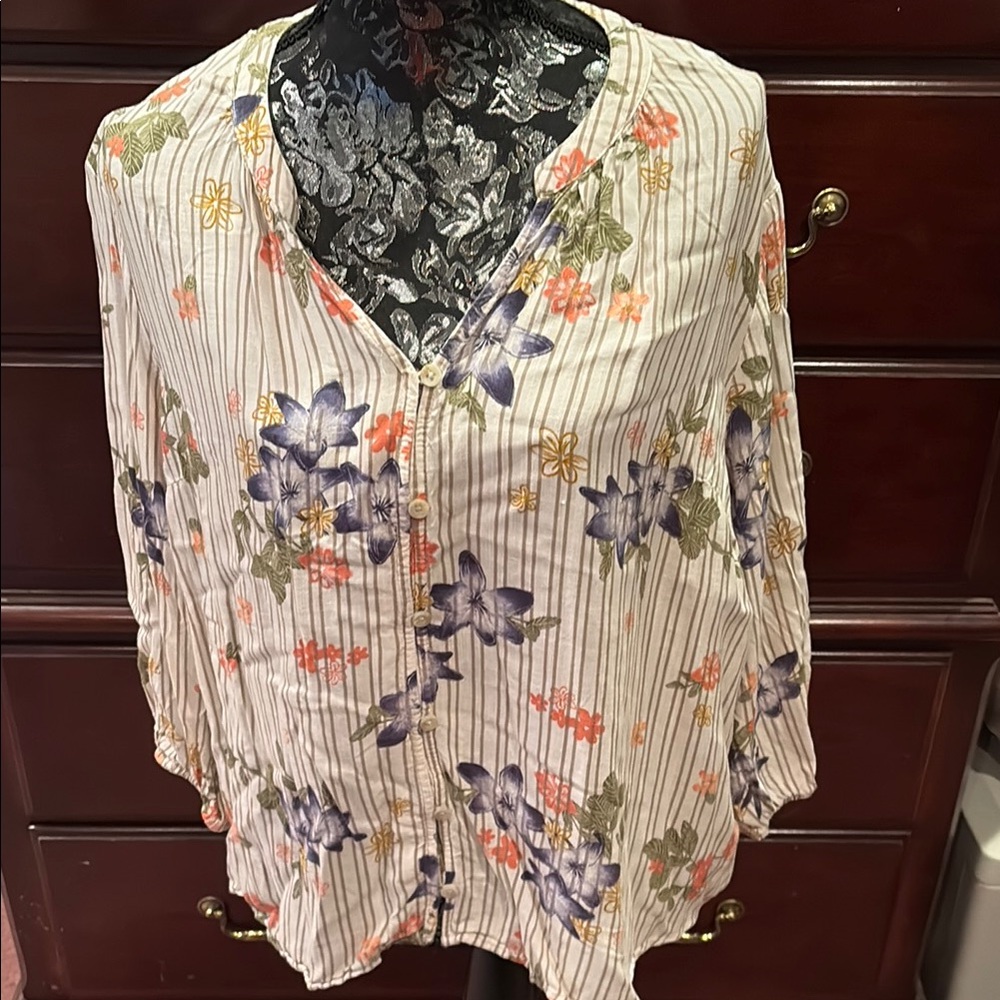 LAST CALL: Floral Button-Up Women's Top, XL